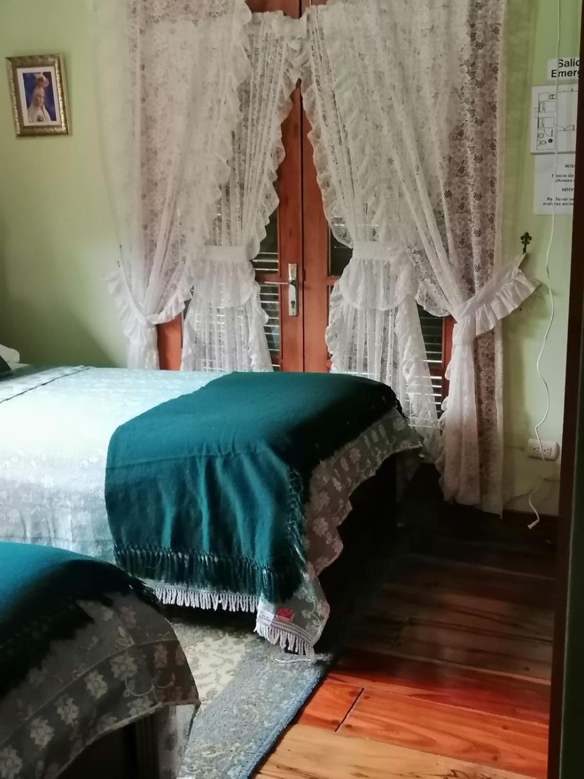 Hostal Saint Mary'S Tababela Kültér fotó