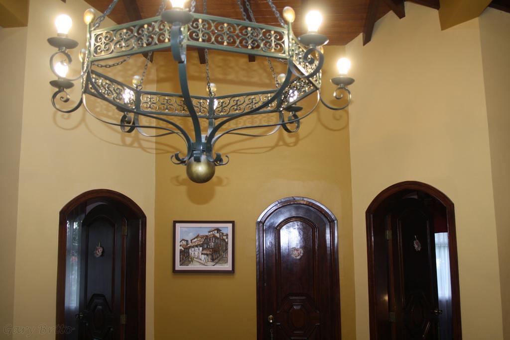 Hostal Saint Mary'S Tababela Kültér fotó