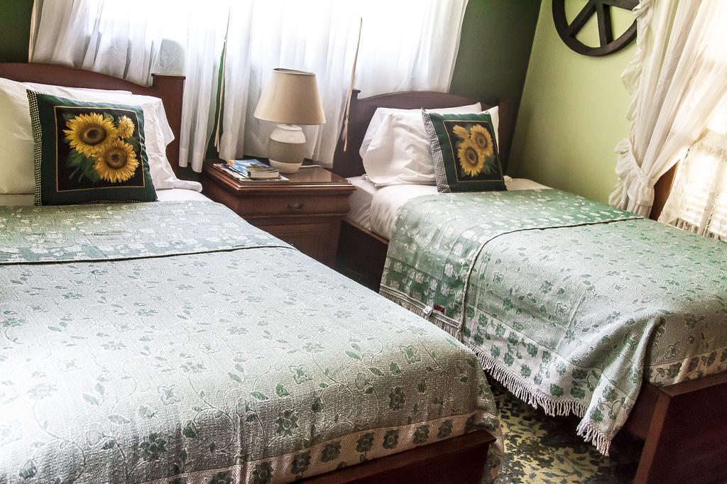 Hostal Saint Mary'S Tababela Kültér fotó